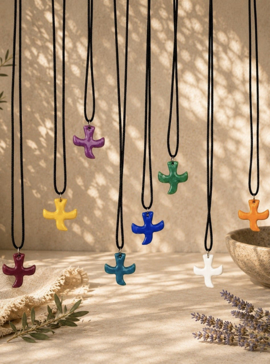 Cruz de Taizé – colgante de paloma con cordón de cuero