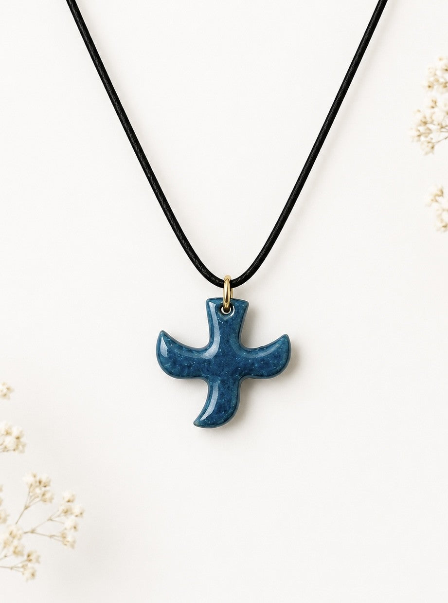 Taizé Kreuz - Taubenanhänger mit Lederschnur