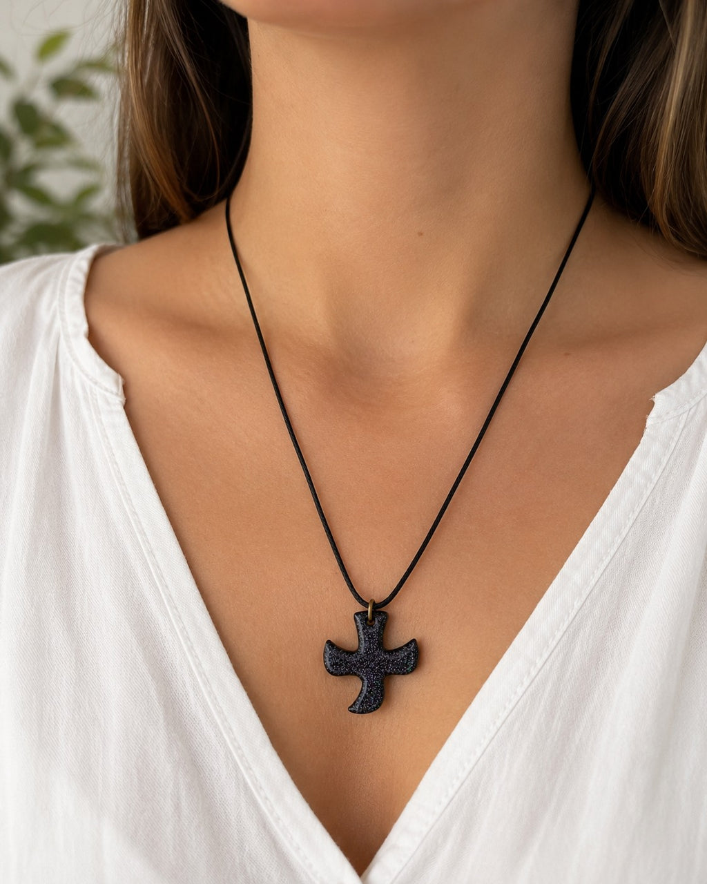 Taizé Kreuz - Taubenanhänger mit Lederschnur
